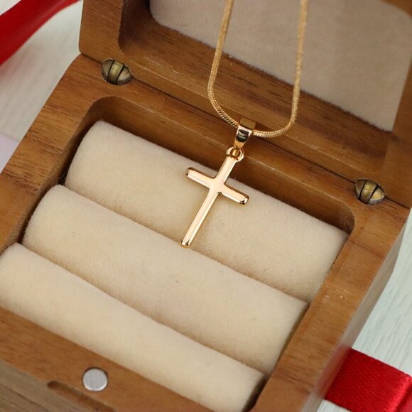 "Minimalist Rose Gold Cross Pendant in Smooth Finish, XPPT1834 - Picture 9 of 13